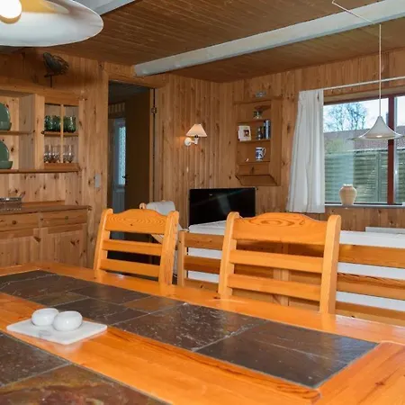 Дом отдыха In With 2 Bedrooms
